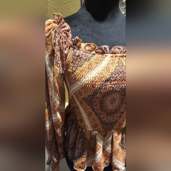 Flying Tomato Bohemian Ruffled Women's Cold Shoulder Smocked Bodice Medium Top - Picture 3 of 7